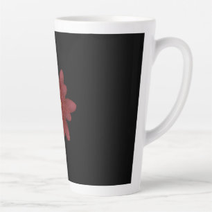 Elegante rote Samtblume auf Schwarz Dunkle Blume Milchtasse