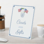 Elegante rote weiße und blaue Karten und Geschenke Sockelschild (In SItu)