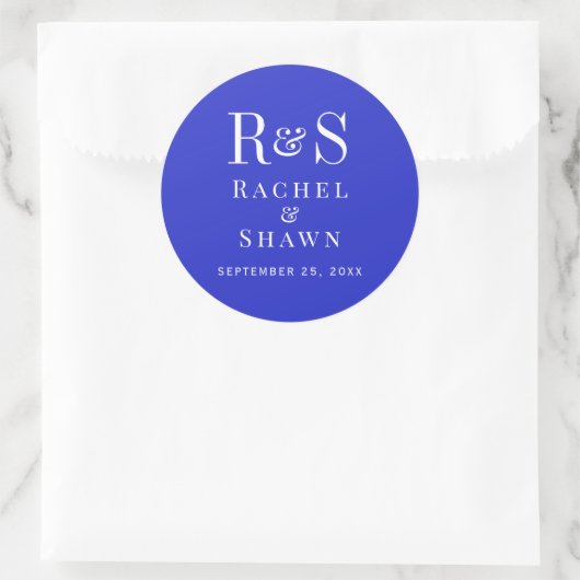 Elegante Royal Blue Chic Moderne Monogram Wedding Runder Aufkleber (Tasche)