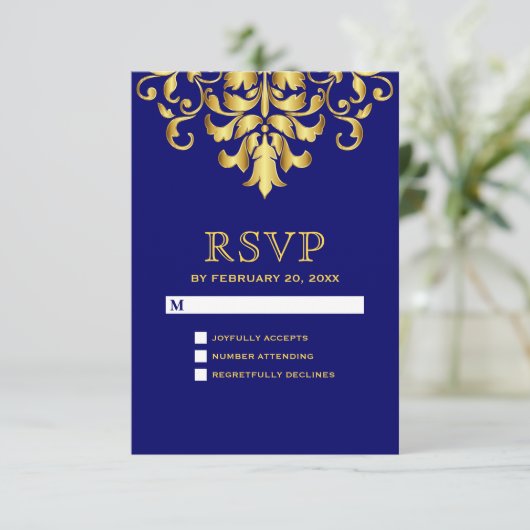 Elegante Royal Blue Gold Damask Hochzeit RSVP Karte (Stehend Vorderseite)