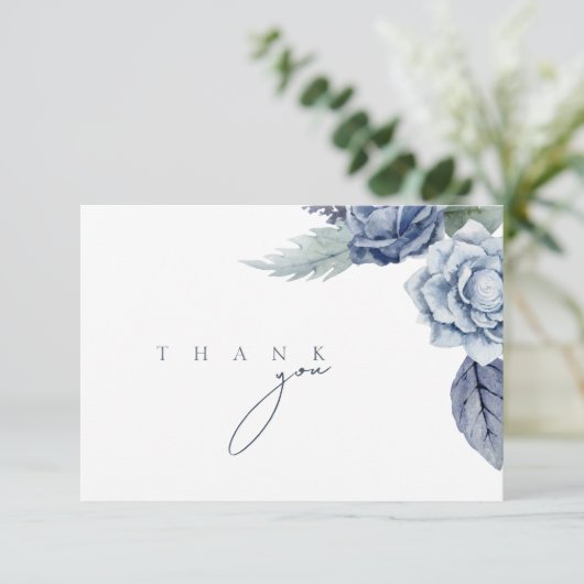 Elegante Royal Blue Rose Blumenhochzeit Dankeskarte (Stehend Vorderseite)