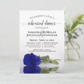 Elegante Royal Blue Rose Hochzeit Probe Dinner Einladung (Stehend Vorderseite)