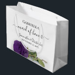 Elegante Royal Lila Rose Trauzeugin Hochzeit Große Geschenktüte<br><div class="desc">Diese wunderschönen Geschenktaschen sind als Hochzeitsgeschenk oder als Geschenktasche für Ihre Trauzeugin konzipiert. Sie zeichnen sich durch ein schlichtes, aber atemberaubendes Design aus, das durch eine lang gesteppte, lila Rose in königlichen Farben ergänzt wird. Der Titel "Trauzeugin" in extravaganten Skriptbuchstaben mit Swashes am Ende geschrieben. Es gibt auch einen Ort,...</div>