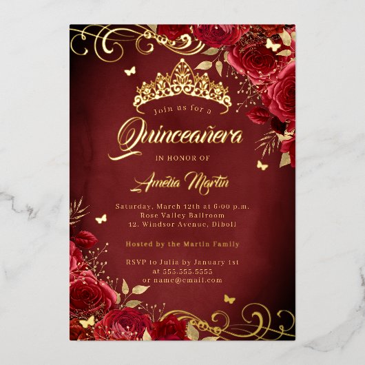 Elegante Royal Rote Rose Gold Swirl Quinceanera Folieneinladung (Vorderseite)