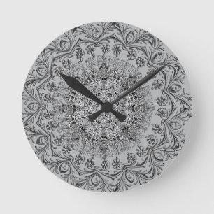 Elegante runde Wanduhr mit Mandala-Muster in Silbe