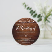 Elegante rustikale Barnholz-String-Lichter Hochzei Einladung (Stehend Vorderseite)