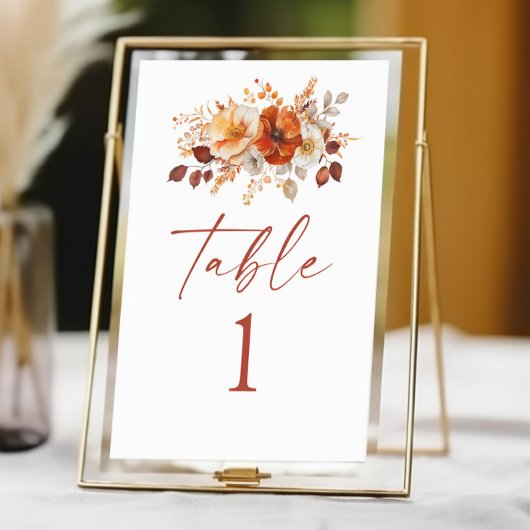 Elegante Rustikale Herbst-Hochzeit mit Blumen Tischnummer