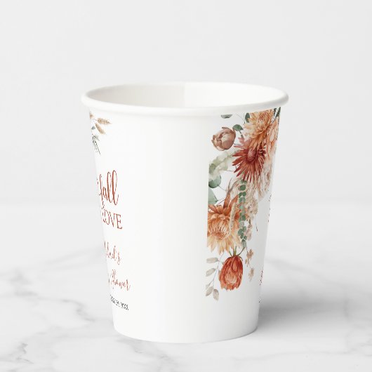 Elegante rustikale Wildblume sinkt in Liebe Baby D Pappbecher (Links)