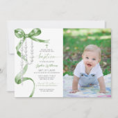 Elegante Sage Green Bow & Rosary Foto Taufe Einladung (Vorderseite)