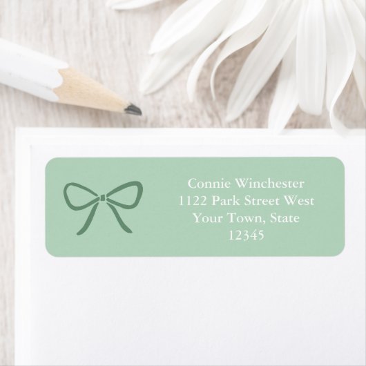 Elegante Sage Green Bow White Text Rücksendeadress (Insitu)