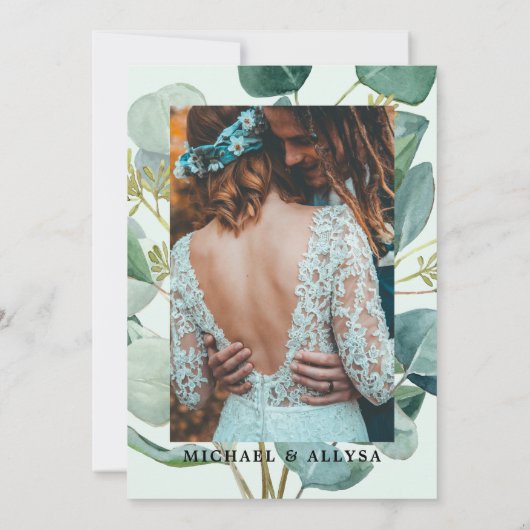 Elegante Sage Green Eucalyptus & Foto Wedding Einladung (Rückseite)