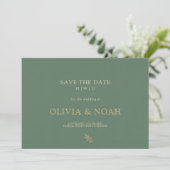 Elegante Sage Green & Gold Typografy Wedding Save The Date (Stehend Vorderseite)