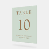 Elegante Sage Green Gold Wedding Tischnummer Acrylschild (Winkel)