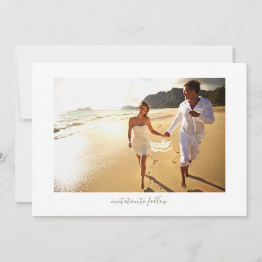 Elegante Sage Green Monogram Wappen Wedding Save The Date (Rückseite)