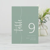 Elegante Sage Green Script Wedding Tischnummer (Stehend Vorderseite)