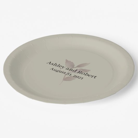 Elegante Sage Green Wedding Pappteller (Schrägansicht)