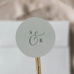 Elegante Sage Mint Monogram Wedding Umschlag Aufkl Runder Aufkleber<br><div class="desc">Diese eleganten Salbei-Monogramm-Umschlag Aufkleber sind perfekt für eine einfache Hochzeit. Das minimalistisch hellgrüne und graue Design besticht durch extravagant romantische Typografie mit modernem Glam-Stil. Anpassbar in jeder Farbe. Behalt das Design minimal und elegant, wie es ist, oder personalisiere es durch Hinzufügen von eigenen Grafiken und Kunstwerken. Personalisieren Sie das Etikett...</div>