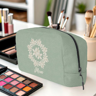 Elegante Salbeigrüne Kunstleder-Optik mit floralem Waschbeutel