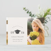 Elegante saubere minimale Saubere Foto Graduierung Einladung (Stehend Vorderseite)
