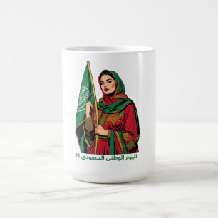 Elegante Saudi-Frau, die den T - Shirt der Flagge Kaffeetasse