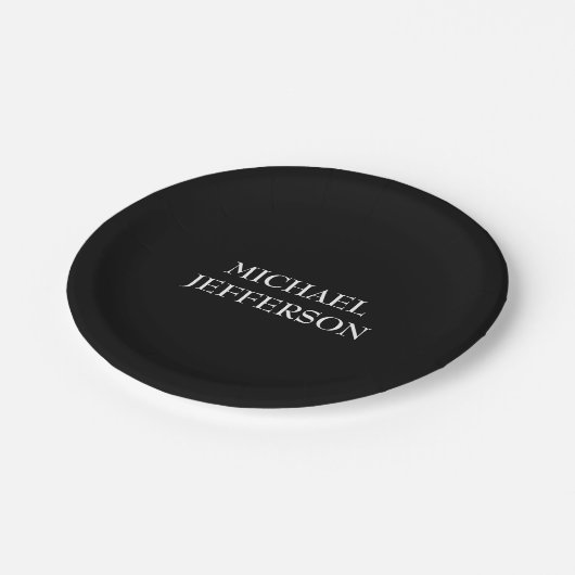 Elegante Schlichte Schwarz-weiße Personalisierte A Pappteller (Schrägansicht)