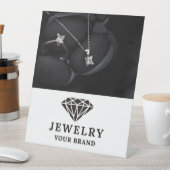 Elegante Schmuckkarte Sockelschild (In Situ)