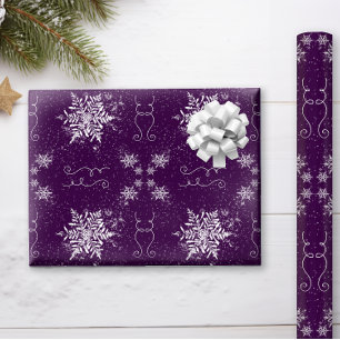 Elegante Schneeflocken auf Lila Amethyst Geschenkpapier