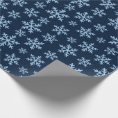 Elegante Schneeflocken Wintergeschenke Dunkelblau  Geschenkpapier (Ecke)