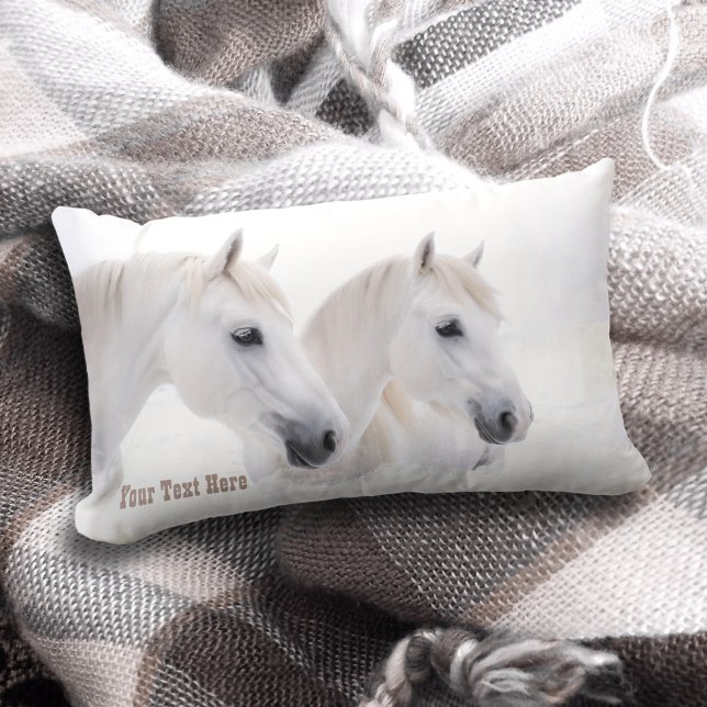 Elegante Schneewittchen Lendenkissen (Pillow featuring a dreamy painting of white horses)