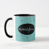 Elegante Schrift auf schwarzer Tasse (Links)