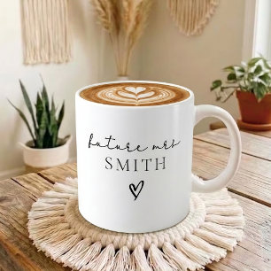 Elegante Schrift Zukünftige Frau Nachname Hochzeit Kaffeetasse
