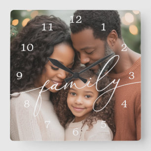 Elegante Schriftzug-Overlay-Familienfoto Quadratische Wanduhr