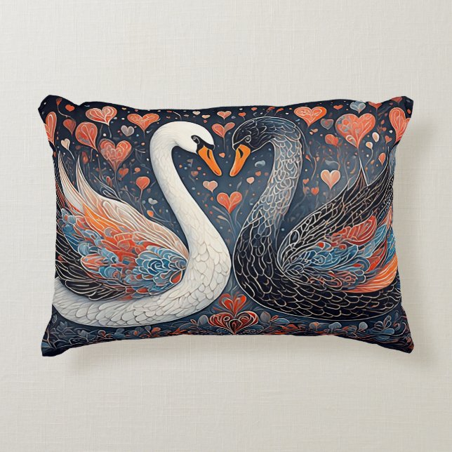 Elegante Schwäne durch Verzierte Blumenmuster Dekokissen (Vorderseite)
