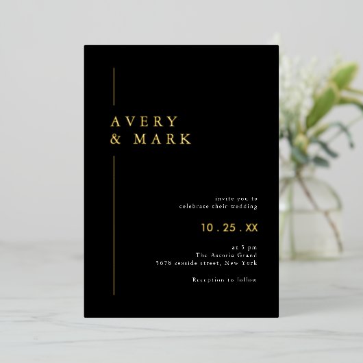 Elegante Schwarz-Gold-Hochzeit Folieneinladung (Stehend vorne)