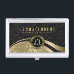 Elegante Schwarz/Gold Vintage Blütendörfchen Visitenkarten Etui<br><div class="desc">Elegantes Vintages,  schwarz-goldfarbenes Damaskusmuster mit dynamischen Linien. Vollständig anpassbare Vorlage für Visitenkarten-Inhaber. Matching Business Card verfügbar. Fordern Sie ein Produkt mit diesem Design an,  wenn Sie es sehen möchten,  indem Sie auf diesen Designer-Button klicken. Gefragt.</div>