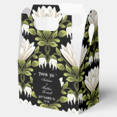 Elegante Schwarz-Weiß-Blütenhochzeit: Kalligraphie Geschenkschachtel (Geöffnet)