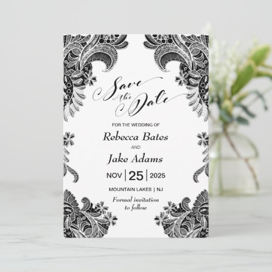 Elegante Schwarz-Weiß-Hochzeit Save The Date (Stehend Vorderseite)
