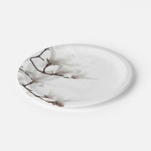 Elegante Schwarz-Weiß-Magnolia Wasserfarbe Pappteller (Schrägansicht)