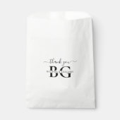 Elegante Schwarz-Weiß-Monogramm-Initialen Hochzeit Geschenktütchen (Vorderseite)