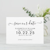 Elegante Schwarz-Weiß-Script-Hochzeit Save The Date (Stehend Vorderseite)