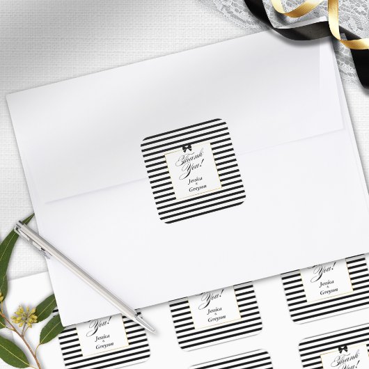 Elegante Schwarz-weiß Stripe-Goldrahmen-Hochzeit Quadratischer Aufkleber