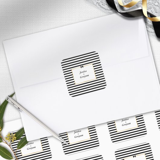Elegante Schwarz-weiß Stripe-Goldrahmen-Hochzeit Quadratischer Aufkleber