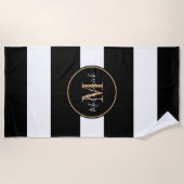 Elegante Schwarz-weiß Stripes Gold Monogramm Name Strandtuch (Vorderseite)