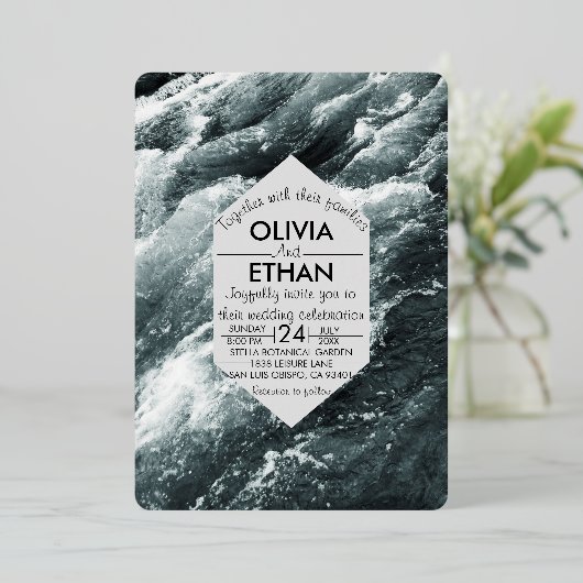 Elegante Schwarz-Weiß-Waves Hochzeit im Ozean Folieneinladung (Stehend vorne)