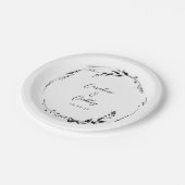 Elegante Schwarz-weiße Blumenzeremonie Pappteller (Schrägansicht)