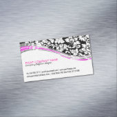 Elegante schwarz-weiße Damasken mit rosa Akzenten Magnetische Visitenkarte (Beispiel)