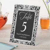 Elegante Schwarz-weiße Hochzeitskarte Sockelschild (In Situ)