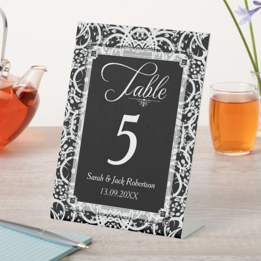 Elegante Schwarz-weiße Hochzeitskarte Sockelschild (In Situ)