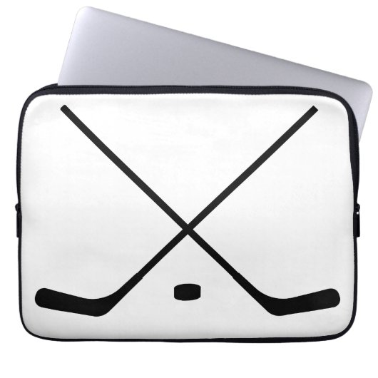 Elegante schwarz-weiße Hockey Sticks und Puck Laptopschutzhülle (Vorderseite)