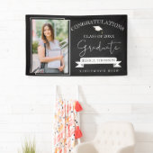 Elegante Schwarz-weiße Klasse des Abschlusses 2025 Banner (Insitu)